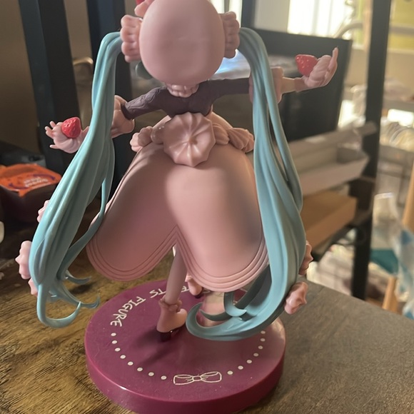 Miku Figure - Picture 2 of 2